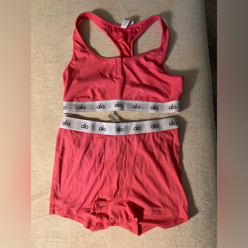 ALO YOGA bra/boxer set hot pink